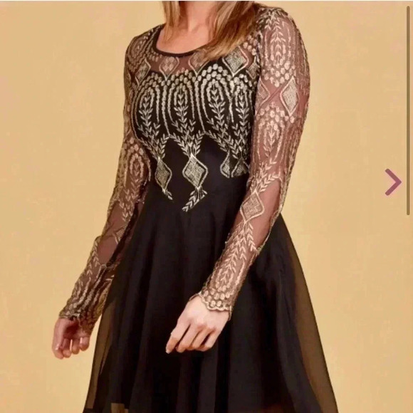 Altar'd State Dresses & Skirts - Altar’d State Gold and Black Layered Dress Small